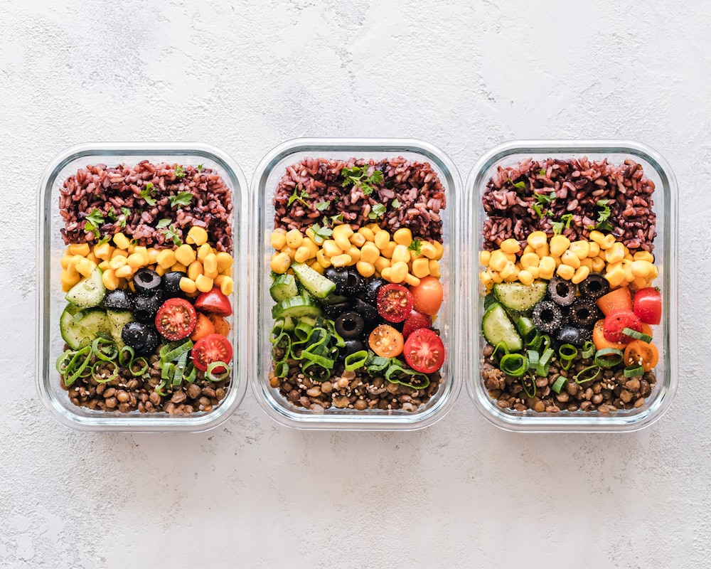 Buddha bowl med bønner og grøntsager